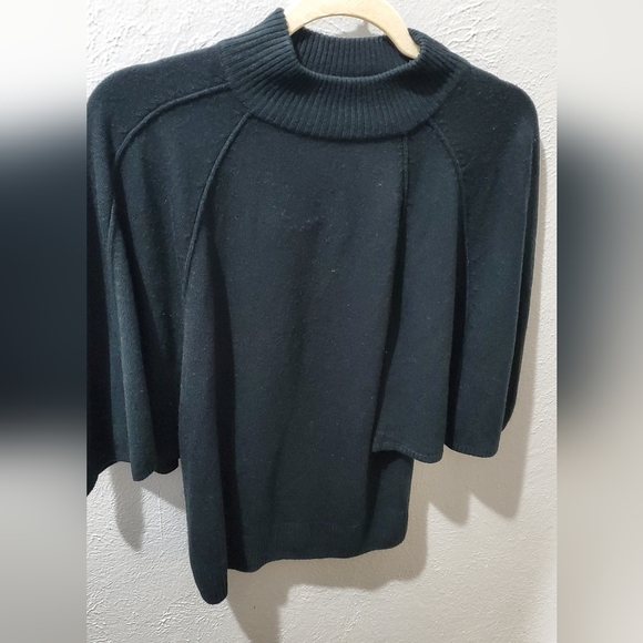 Cowl neck, black, batwing, short sleeve sweater. Brand Larry Lavine. - Picture 3 of 6